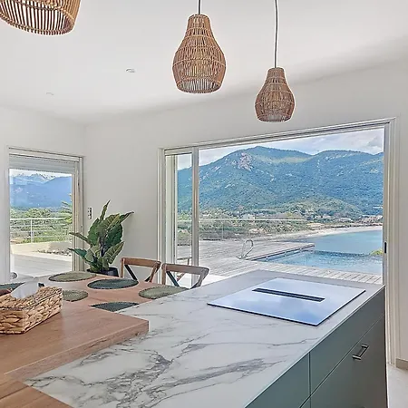 Standing Vue Villa *