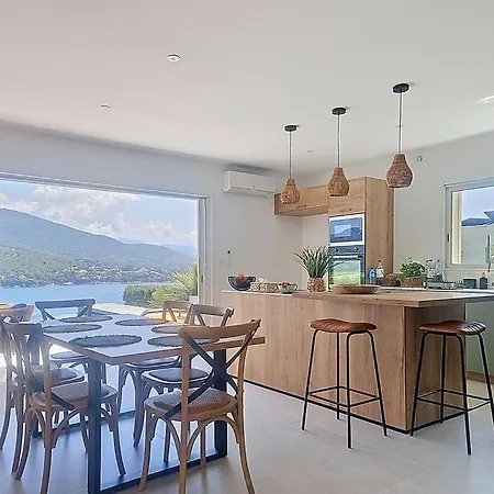 Standing Vue Villa