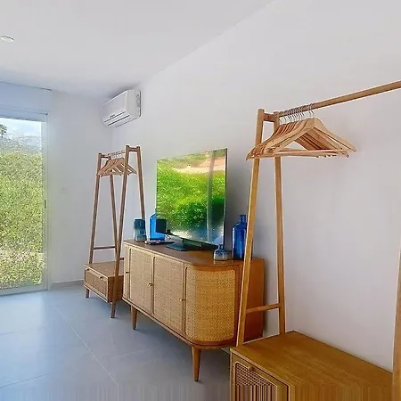 Standing Vue Villa *