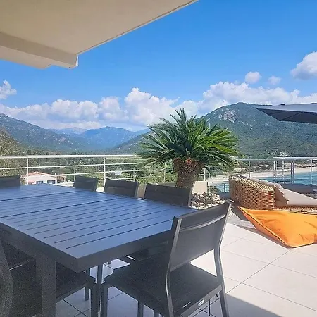 Standing Vue Villa