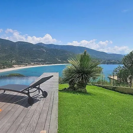 Standing Vue Villa