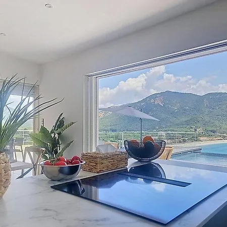 Standing Vue Villa Vico